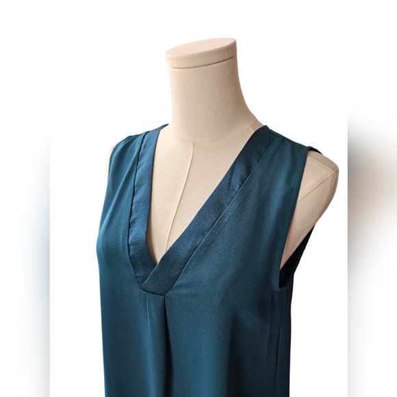H&M - Dark Teal V-Neck High Low Top - Picture 3 of 5
